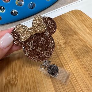 Loui Vuitton Badge reel 🤎